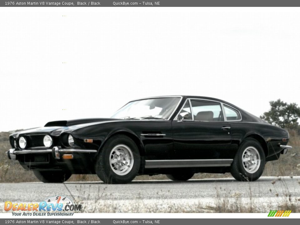 Front 3/4 View of 1976 Aston Martin V8 Vantage Coupe Photo #1