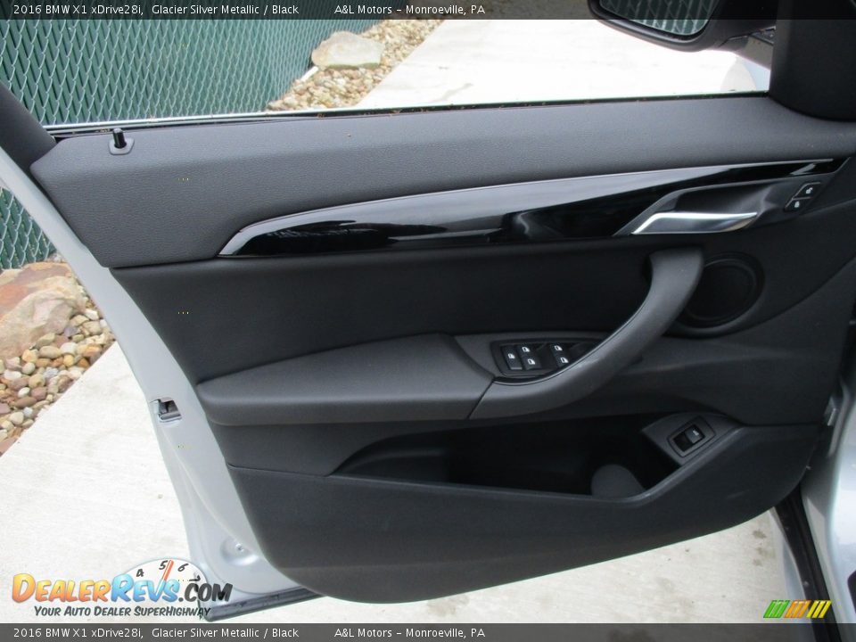 2016 BMW X1 xDrive28i Glacier Silver Metallic / Black Photo #10