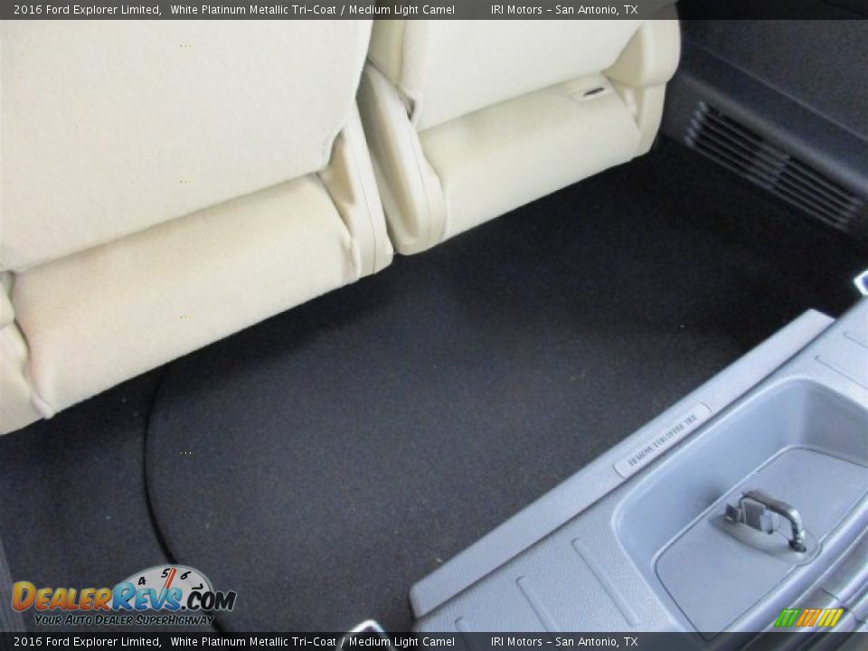 2016 Ford Explorer Limited White Platinum Metallic Tri-Coat / Medium Light Camel Photo #25