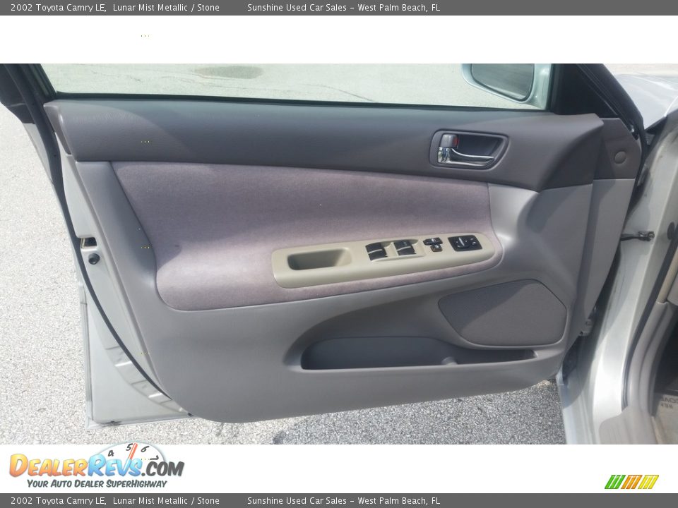 2002 Toyota Camry LE Lunar Mist Metallic / Stone Photo #12