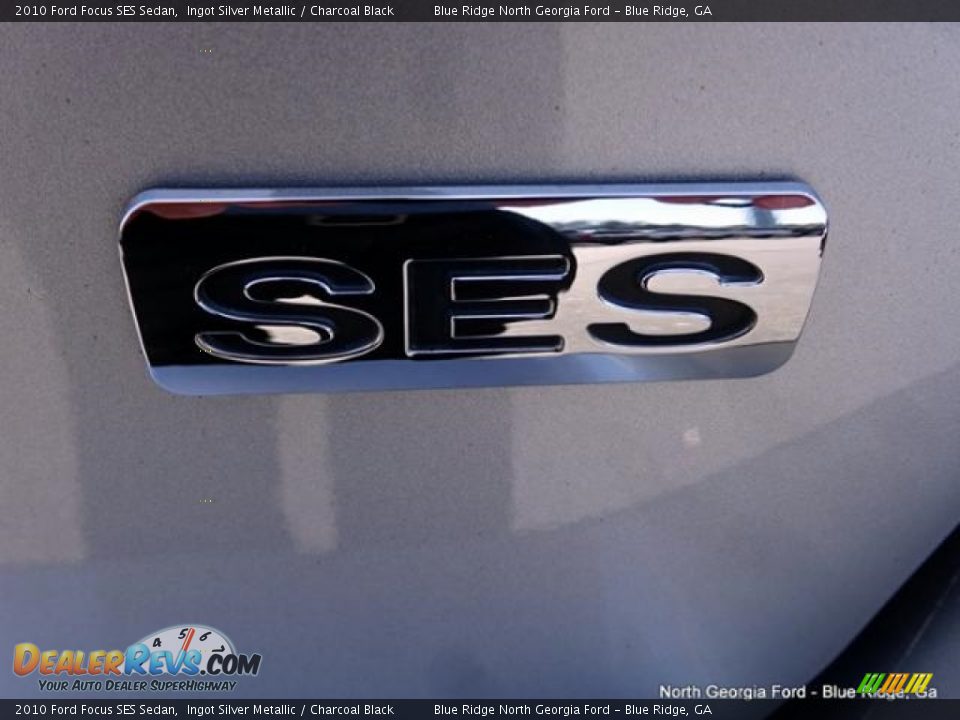 2010 Ford Focus SES Sedan Ingot Silver Metallic / Charcoal Black Photo #35