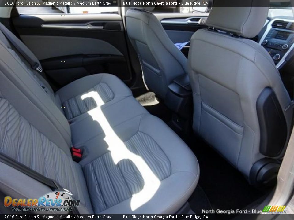 2016 Ford Fusion S Magnetic Metallic / Medium Earth Gray Photo #32