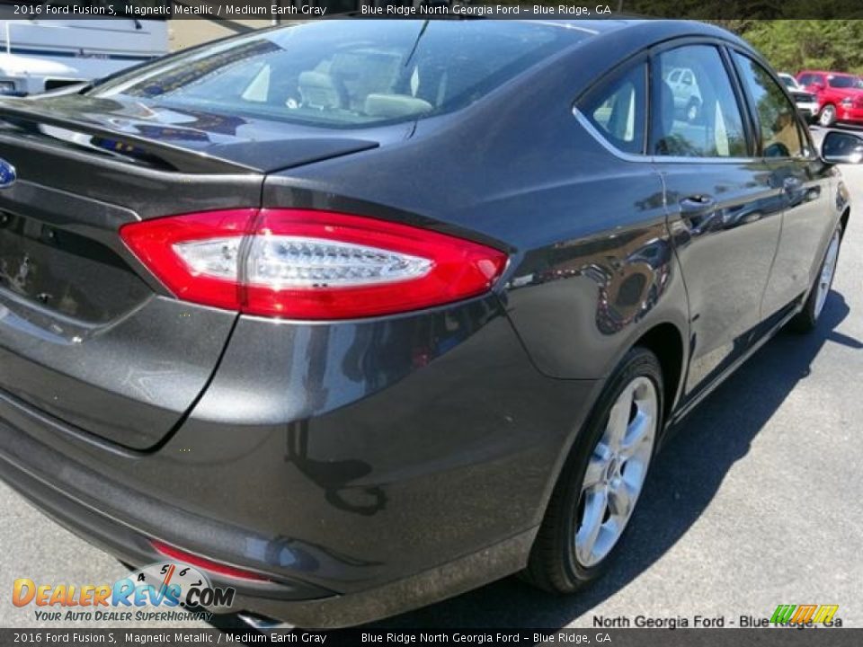 2016 Ford Fusion S Magnetic Metallic / Medium Earth Gray Photo #35