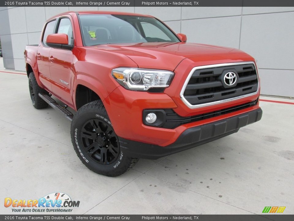 Front 3/4 View of 2016 Toyota Tacoma TSS Double Cab Photo #2