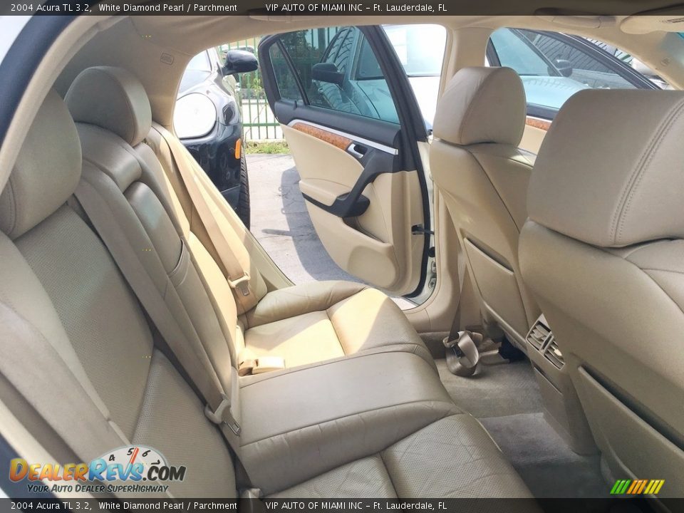 2004 Acura TL 3.2 White Diamond Pearl / Parchment Photo #24