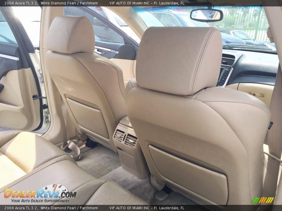2004 Acura TL 3.2 White Diamond Pearl / Parchment Photo #25