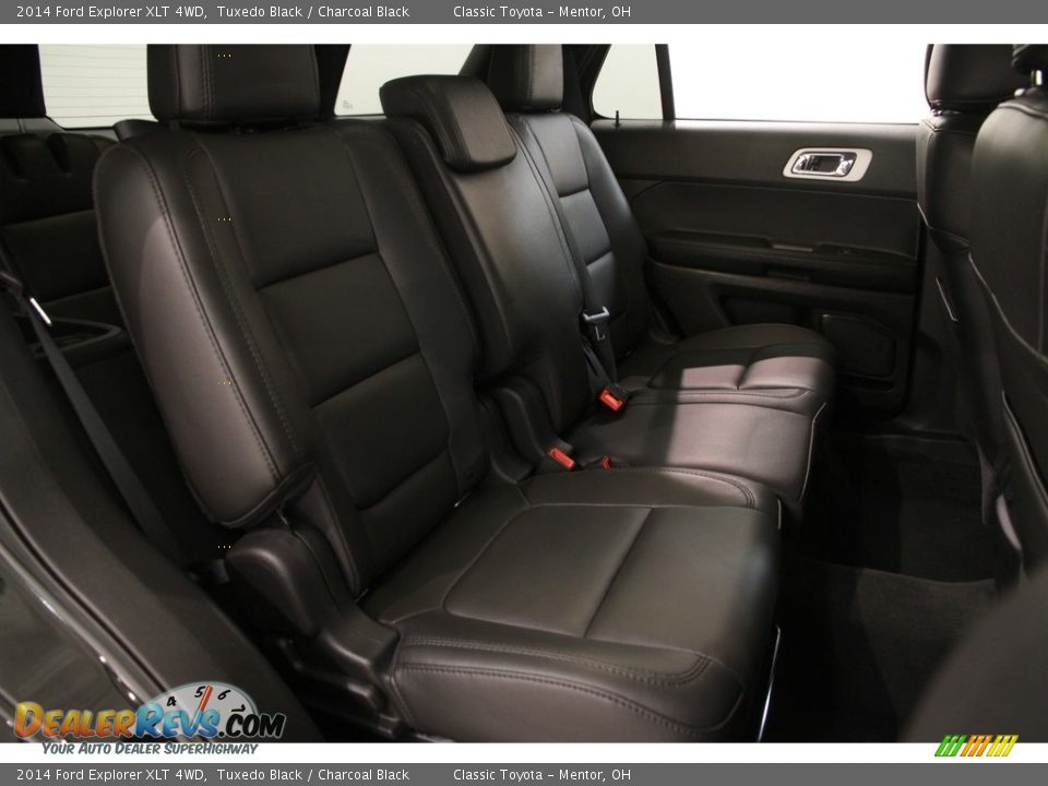 2014 Ford Explorer XLT 4WD Tuxedo Black / Charcoal Black Photo #16