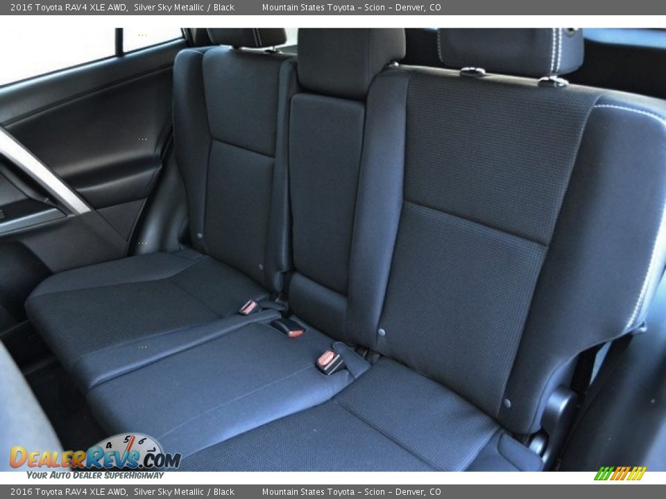 2016 Toyota RAV4 XLE AWD Silver Sky Metallic / Black Photo #7