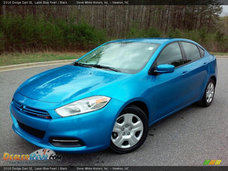 Front 3/4 View of 2016 Dodge Dart SE Photo #2