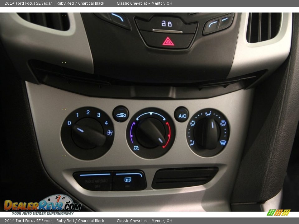 2014 Ford Focus SE Sedan Ruby Red / Charcoal Black Photo #9
