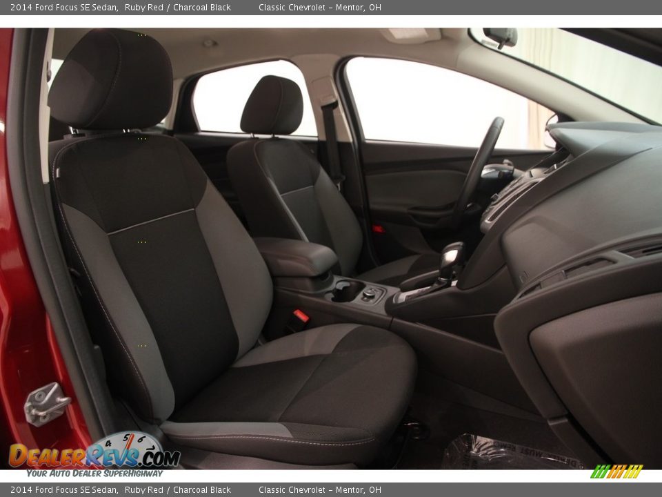 2014 Ford Focus SE Sedan Ruby Red / Charcoal Black Photo #11