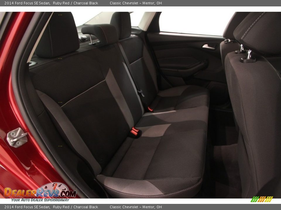2014 Ford Focus SE Sedan Ruby Red / Charcoal Black Photo #12