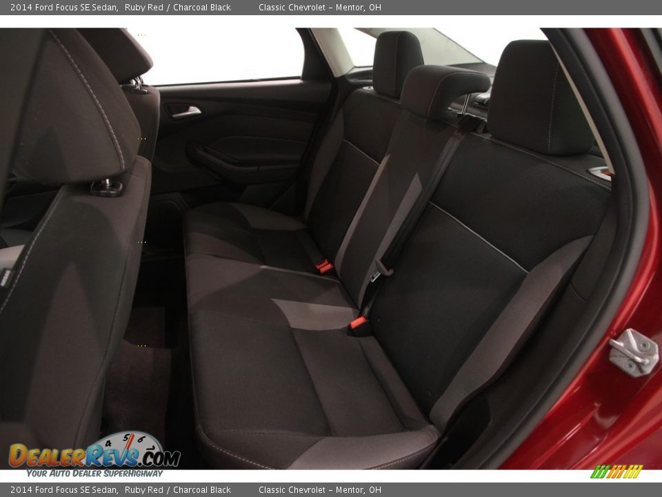2014 Ford Focus SE Sedan Ruby Red / Charcoal Black Photo #13