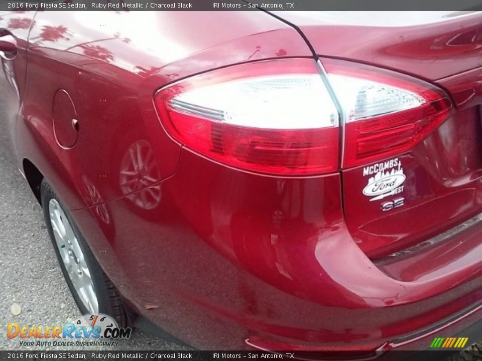 2016 Ford Fiesta SE Sedan Ruby Red Metallic / Charcoal Black Photo #20