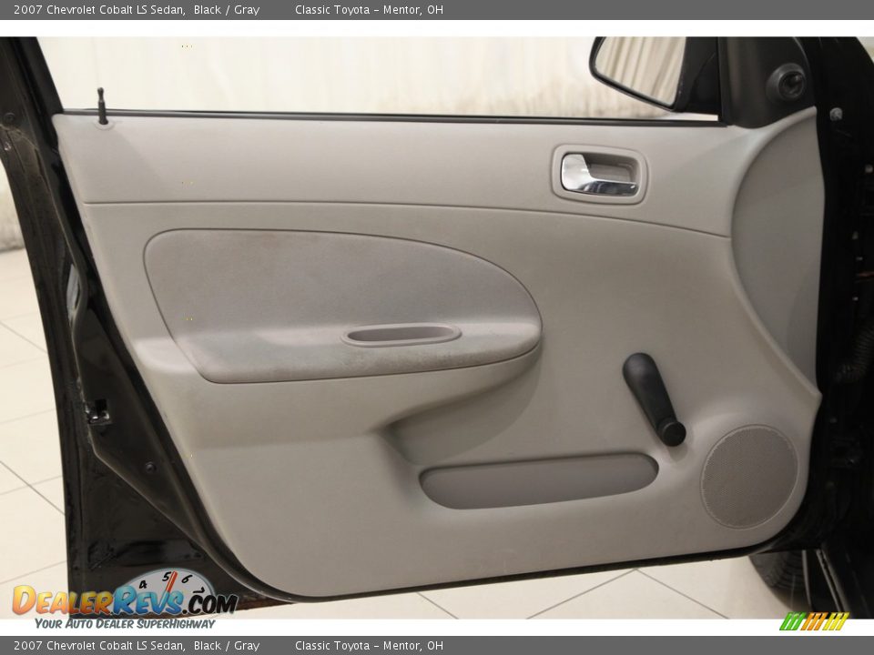 2007 Chevrolet Cobalt LS Sedan Black / Gray Photo #4