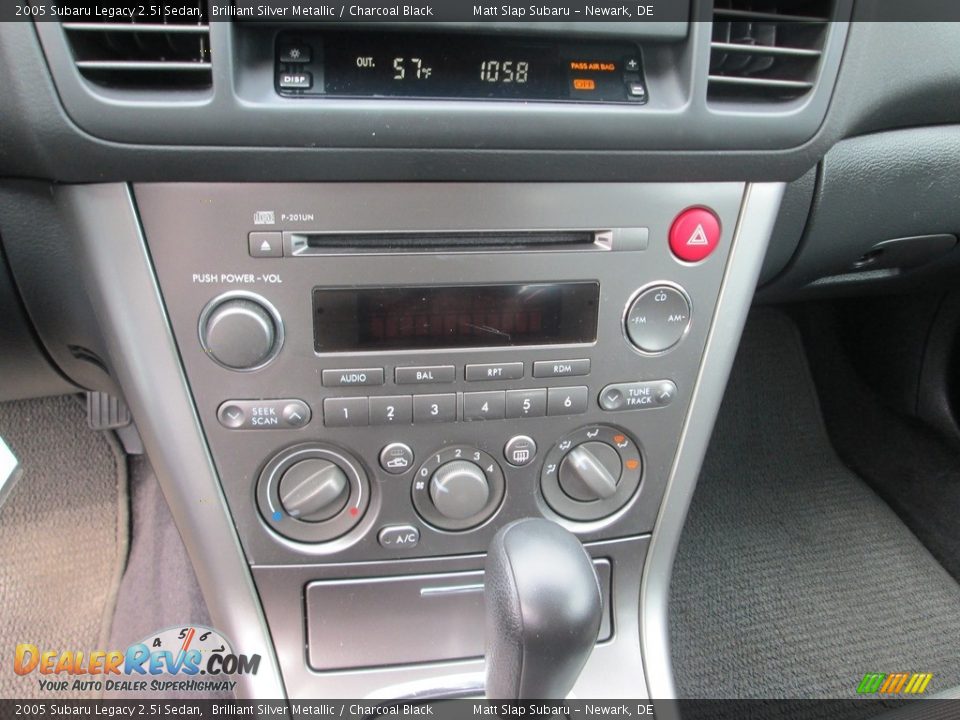 2005 Subaru Legacy 2.5i Sedan Brilliant Silver Metallic / Charcoal Black Photo #24