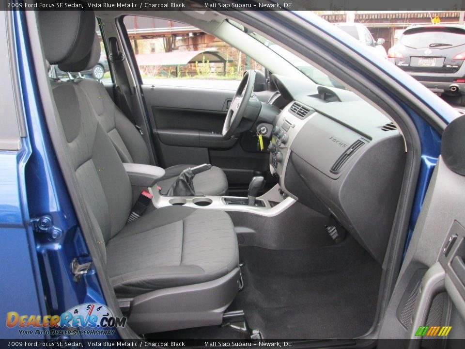 2009 Ford Focus SE Sedan Vista Blue Metallic / Charcoal Black Photo #17