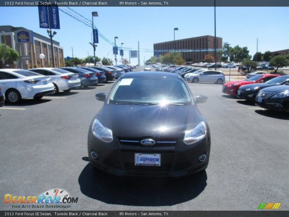 2013 Ford Focus SE Sedan Tuxedo Black / Charcoal Black Photo #2