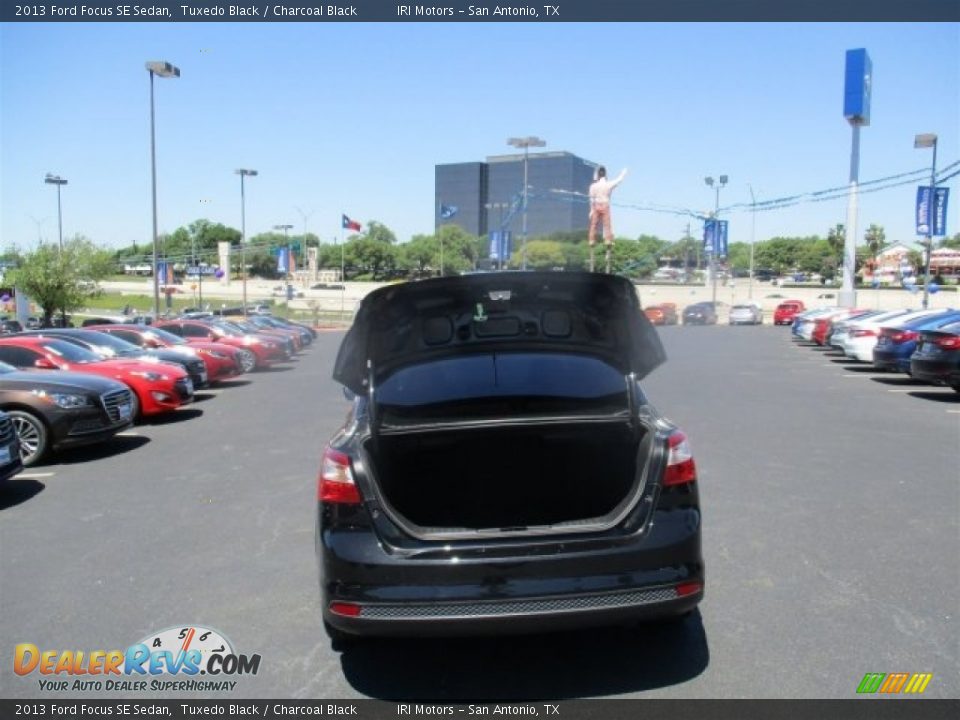 2013 Ford Focus SE Sedan Tuxedo Black / Charcoal Black Photo #9