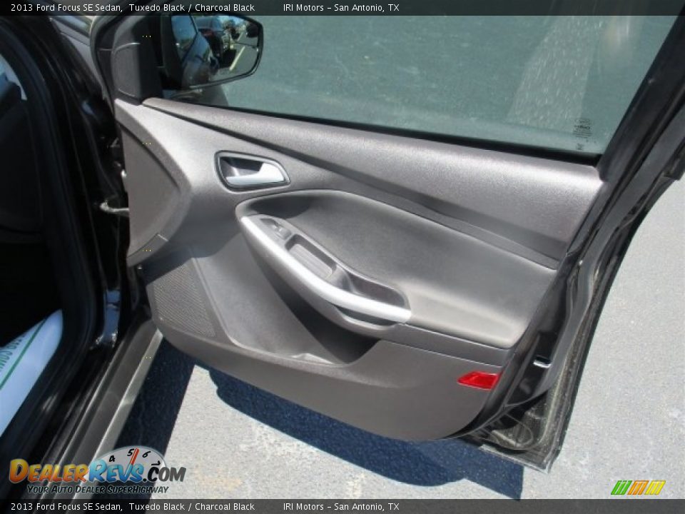 2013 Ford Focus SE Sedan Tuxedo Black / Charcoal Black Photo #11