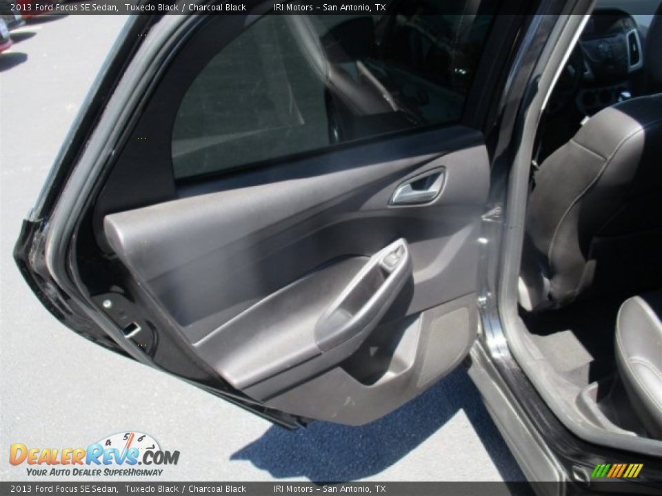 2013 Ford Focus SE Sedan Tuxedo Black / Charcoal Black Photo #16