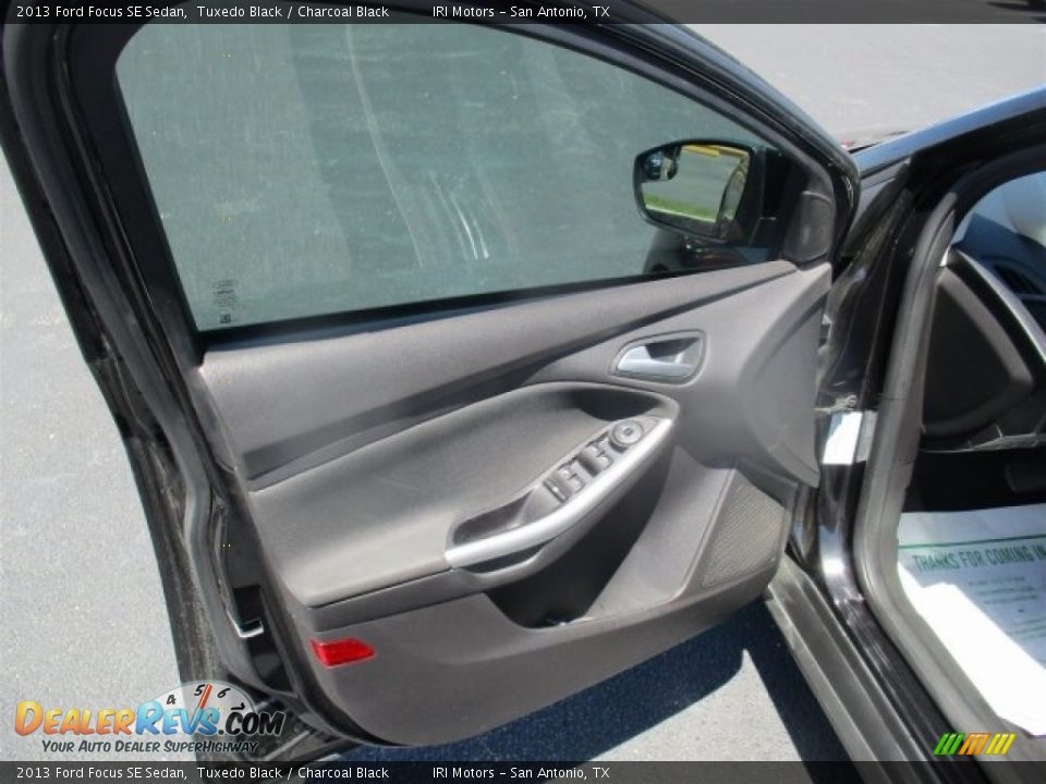 2013 Ford Focus SE Sedan Tuxedo Black / Charcoal Black Photo #17