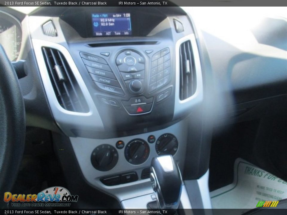 2013 Ford Focus SE Sedan Tuxedo Black / Charcoal Black Photo #20