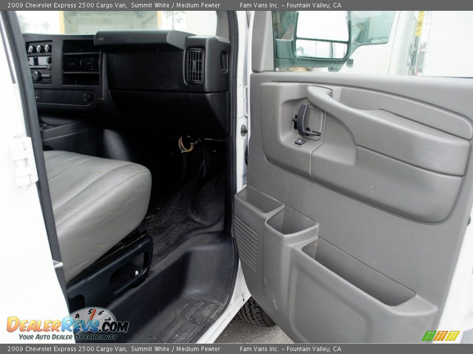 2009 Chevrolet Express 2500 Cargo Van Summit White / Medium Pewter Photo #11