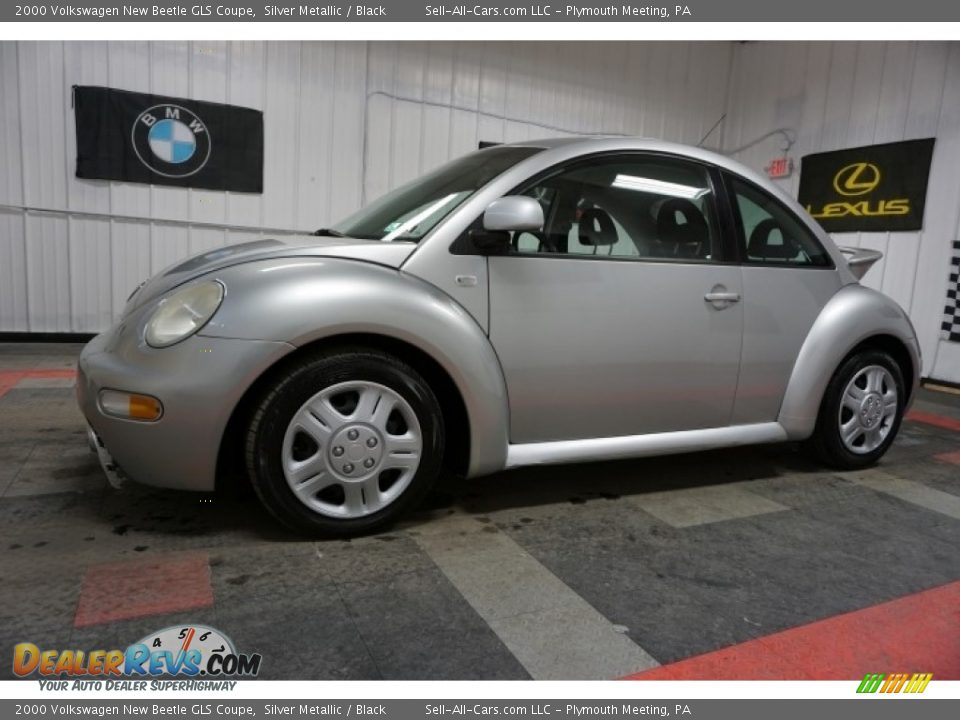 2000 Volkswagen New Beetle GLS Coupe Silver Metallic / Black Photo #2