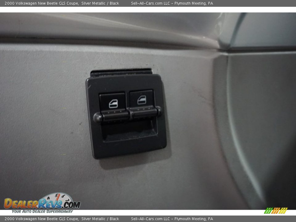 2000 Volkswagen New Beetle GLS Coupe Silver Metallic / Black Photo #14