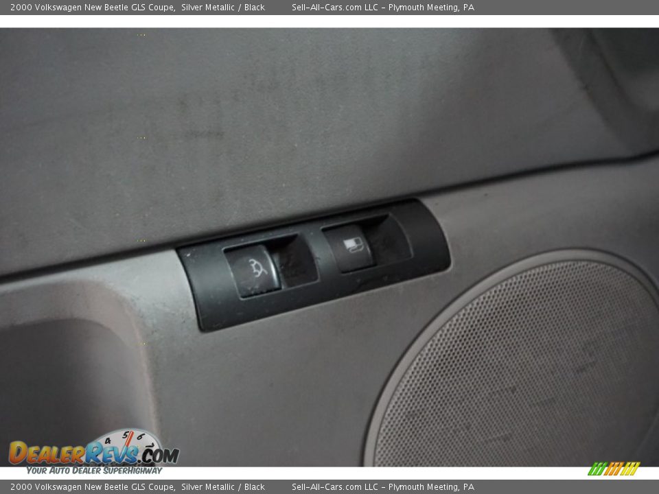 2000 Volkswagen New Beetle GLS Coupe Silver Metallic / Black Photo #15
