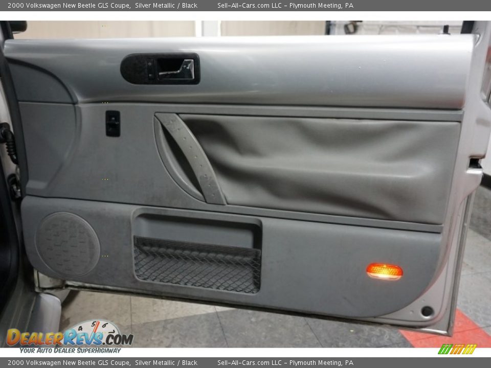 2000 Volkswagen New Beetle GLS Coupe Silver Metallic / Black Photo #17