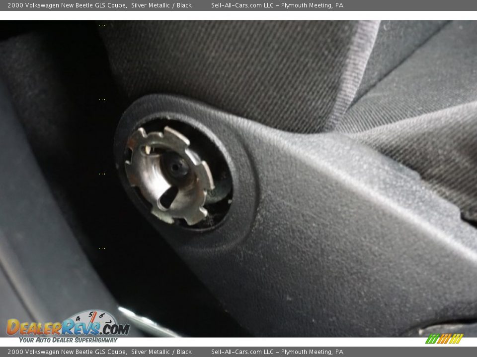 2000 Volkswagen New Beetle GLS Coupe Silver Metallic / Black Photo #20