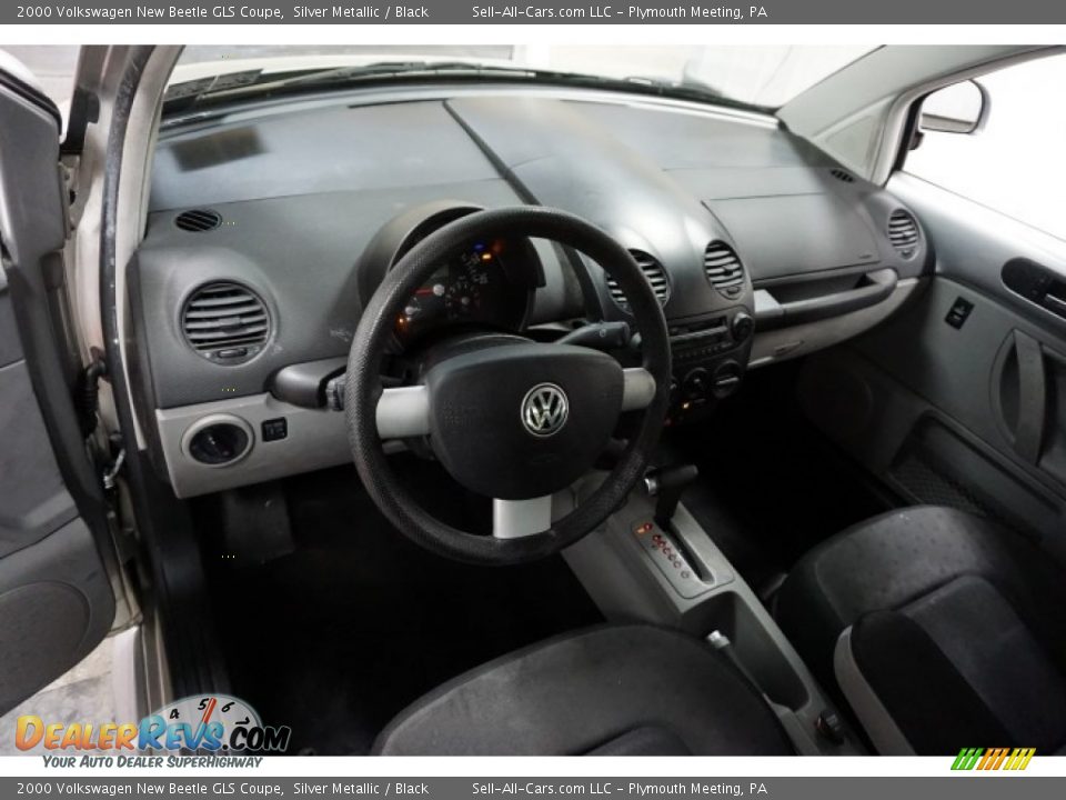 2000 Volkswagen New Beetle GLS Coupe Silver Metallic / Black Photo #25