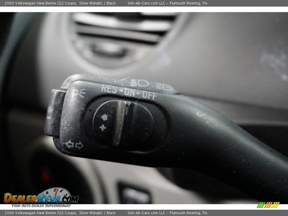 2000 Volkswagen New Beetle GLS Coupe Silver Metallic / Black Photo #27