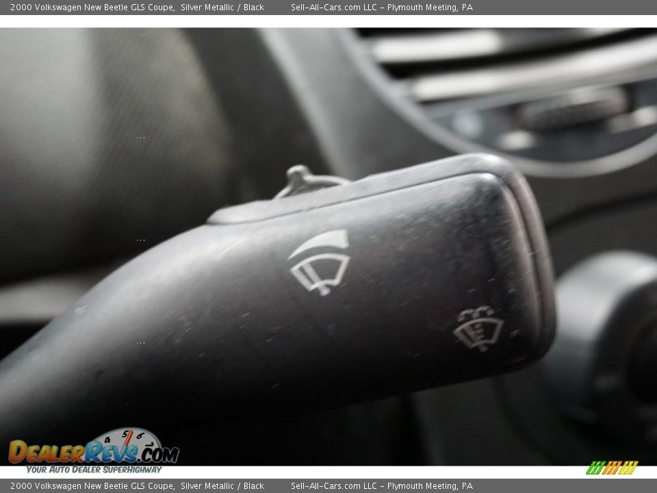 2000 Volkswagen New Beetle GLS Coupe Silver Metallic / Black Photo #28