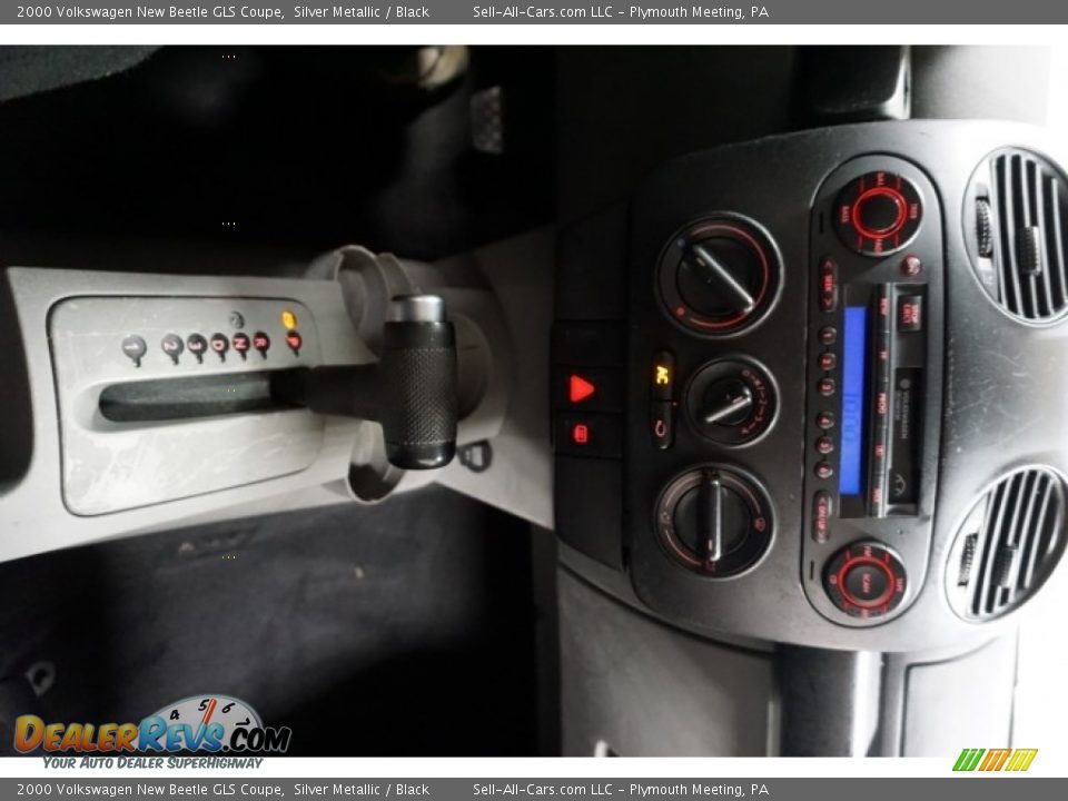 2000 Volkswagen New Beetle GLS Coupe Silver Metallic / Black Photo #31