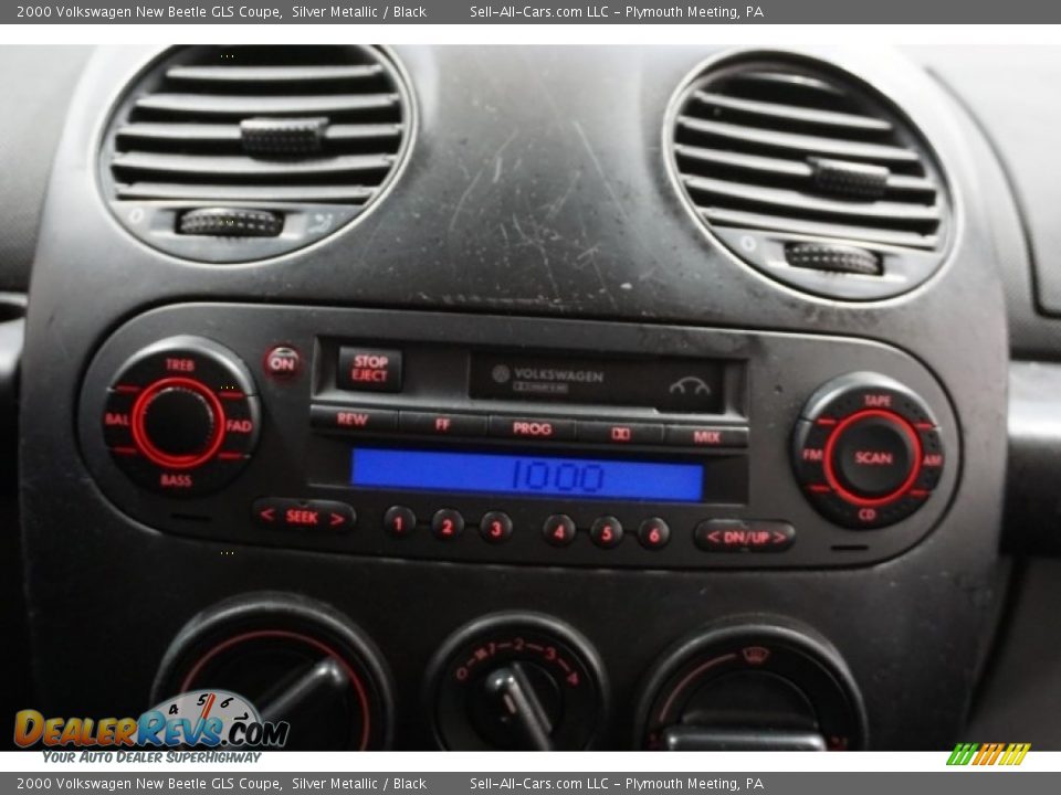 2000 Volkswagen New Beetle GLS Coupe Silver Metallic / Black Photo #32