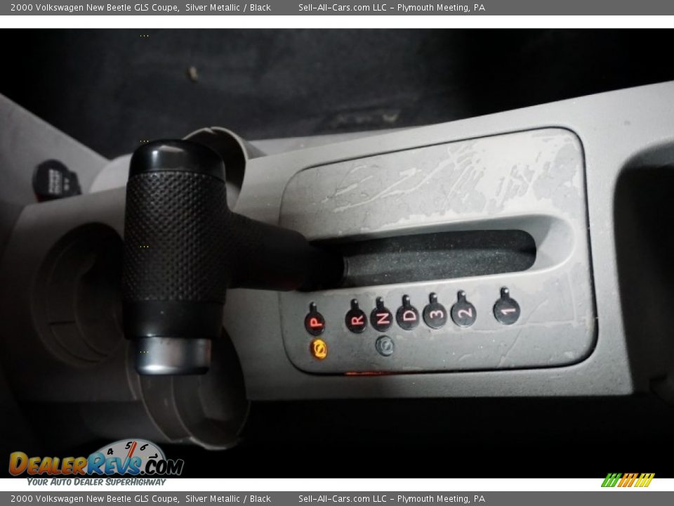 2000 Volkswagen New Beetle GLS Coupe Silver Metallic / Black Photo #34