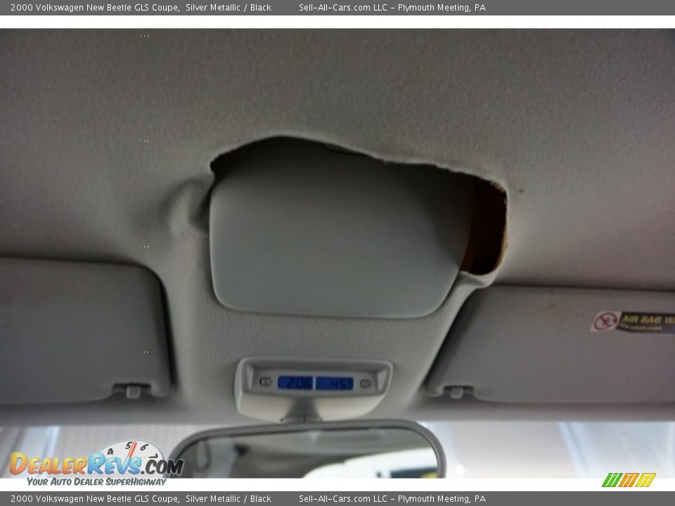 2000 Volkswagen New Beetle GLS Coupe Silver Metallic / Black Photo #35