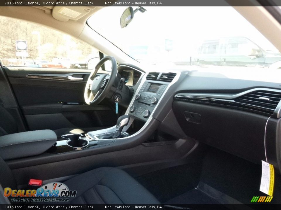 2016 Ford Fusion SE Oxford White / Charcoal Black Photo #2