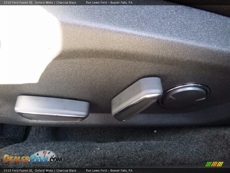 2016 Ford Fusion SE Oxford White / Charcoal Black Photo #16