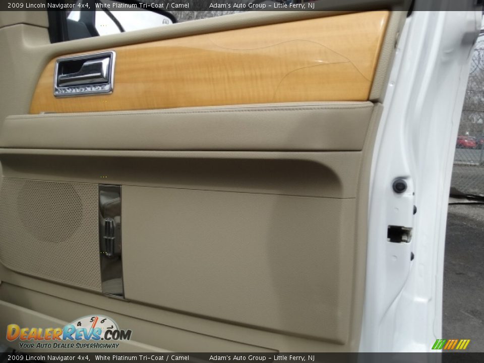 2009 Lincoln Navigator 4x4 White Platinum Tri-Coat / Camel Photo #14