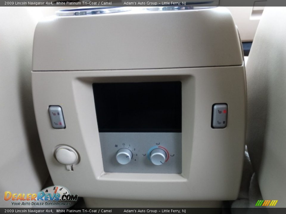 2009 Lincoln Navigator 4x4 White Platinum Tri-Coat / Camel Photo #19