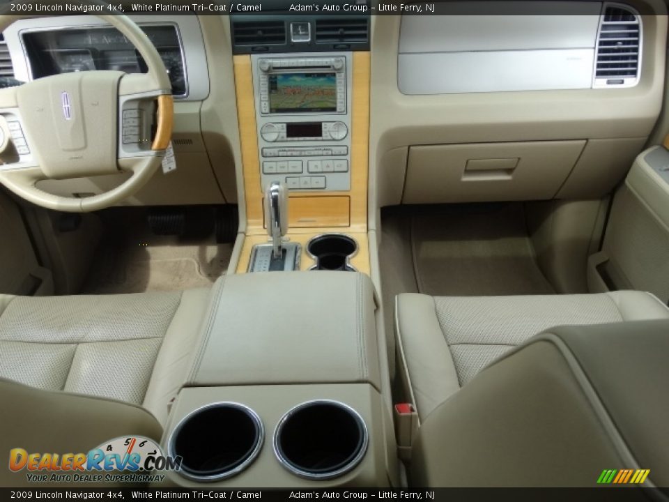 2009 Lincoln Navigator 4x4 White Platinum Tri-Coat / Camel Photo #20