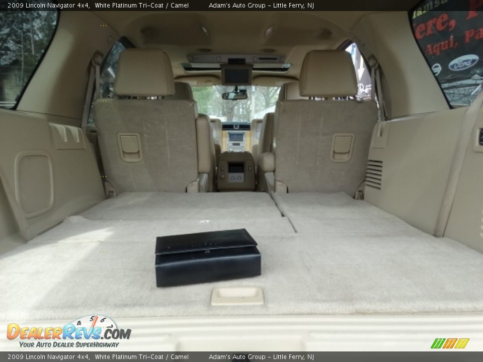 2009 Lincoln Navigator 4x4 White Platinum Tri-Coat / Camel Photo #26