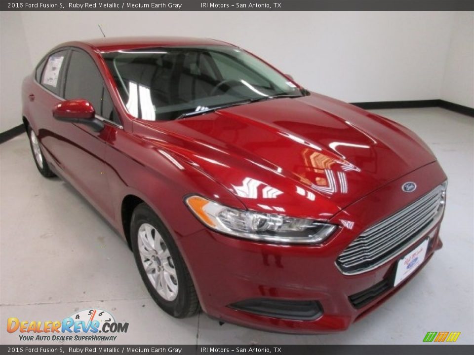 2016 Ford Fusion S Ruby Red Metallic / Medium Earth Gray Photo #2