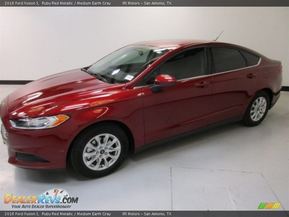 2016 Ford Fusion S Ruby Red Metallic / Medium Earth Gray Photo #5