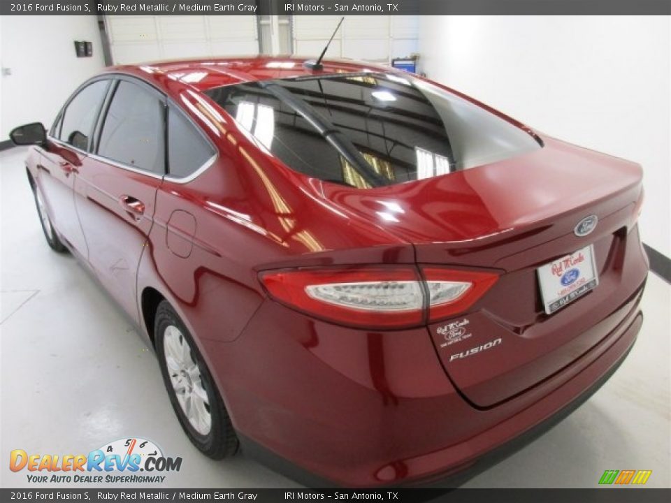 2016 Ford Fusion S Ruby Red Metallic / Medium Earth Gray Photo #8