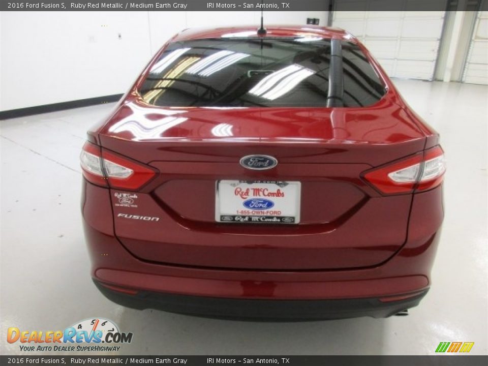 2016 Ford Fusion S Ruby Red Metallic / Medium Earth Gray Photo #9